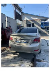 Hyundai Solaris 2011 Avtomobil' marki Hyundai Solaris 1.6 GI AT, kategoriya TS V, gosudarstvennyy registratsionnyy nomer R616OA142, VIN Z94CU41DBBR011823, god vypuska 2011, tsvet kuzova bezhevo-seryy Oznakomlenie s imushchestvom osushchestvlyaetsya po adresu: Kemerovskaya oblast'-Kuzbass, g…