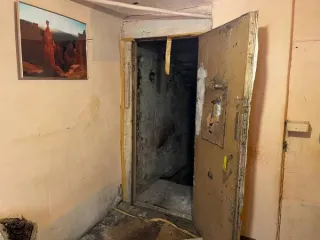 Нежилое помещение расположено по адресу: Санкт-Петербург, улица Куйбышева, д. 19, литера А, пом. 3-Н, площадь 12.8 кв.м, назначение: нежилое, этаж №1, кадастровый номер 78:07:0003008:2428. Право собственности подтверждается записью в Едином государственном реестре недвижимости от 16.02.2023 №…