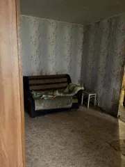 Помещение, назначение: жилое, Кадастровый номер 57:25:0020704:159, Площадь, 44.3 кв.м, этаж 1, Адрес  местоположение  Российская Федерация, Орловская область, г Орёл, ул Комсомольская, д 200, кв 61  Имуществу необходим ремонт. Имеется задолженность по кап.ремонту. Фото объекта на сайте торгов.