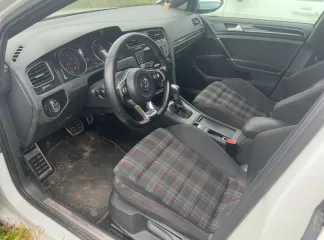 Volkswagen Golf GTI 2014 года, VIN: WVWZZZAUZFW014766, госномер У255АР550. При визуальном осмотре выявлены повреждения колес, кузова и лакокрасочного покрытия, следы коррозии и ржавчины по всему автомобилю. Возможно наличие иных скрытых повреждений и недостатков. Неисправен аккумулятор, состояние…