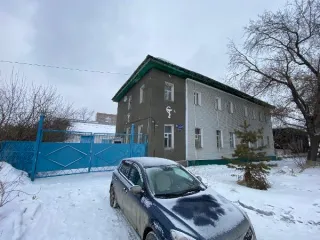 Ветеринарная станция 618,6 кв. м, гараж 253,3 кв. м, Омская область. Нежилое здание - ветеринарная станция, общей площадью 618,6 кв. м, кадастровый номер 55:36:090103:2193, назначение: нежилое, расположенное по адресу: Омская обл., г. Омск, ул. 30 лет ВЛКСМ, д. 40. Расположено на земельном участке…