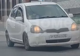 Легковой автомобиль, марка: Toyota, модель: Vitz, год изготовления: 2002, цвет: белый, VIN: отсутствует, г/н: P125EO70, автомобиль не на ходу, по кузову есть повреждения, требуется ремонт.