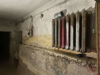 Нежилое помещение 147.6 кв.м в Санкт-Петербурге по адресу: Карташихина улица, д. 10/97, литера А, пом. 1-Н. Назначение: нежилое, этаж: подвал, кадастровый номер 78:06:0002111:228. Право собственности подтверждается записью в ЕГРН от 20.05.2024 № 78:06:0002111:228-78/011/2024-1.