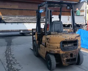 Автопогрузчик SUMINJVO. Категория С ( ГРЗ: 25 ВТ 6865), двигатель ТМ-S61269, цвет зеленый. Погрузчик, категория С ( ГРЗ : 25 ВН 7408), цвет: желтый, номер двигателя: 4G63-HY7576