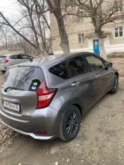 Продается автомобиль Nissan Note 2017 года выпуска, номер кузова E12542978. В залоге у ПАО "Совкомбанк".