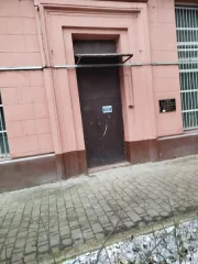 Нежилые помещения общей площадью 188 кв.м в Москве, район Хамовники, наб. Фрунзенская, д. 42. В состав комплекса входят: 1. Помещение I площадью 52.6 кв.м, расположенное на 1 этаже, кадастровый номер 77:01:0005018:3103. 2. Помещение 2/Ц площадью 135.4 кв.м, расположенное на цокольном этаже (этаж №…