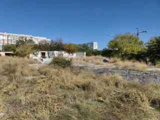 Комплекс из 11 и одноэтажных нежилых зданий в неудовлетворительном состоянии и 1 го сооружения общей площадью 2 521,10 кв.м.  кад.№ 90:19:010113:26693, 379,8 кв.м., склад  кад.№ 90:19:010113:367, 207 кв.м., мастерские гараж  кад.№ 90:19:010113:368, 135,2 кв.м., механические мастерские  кад.№…