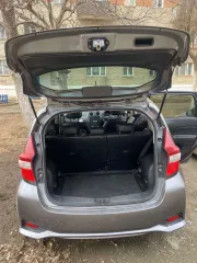Продается автомобиль Nissan Note 2017 года выпуска, номер кузова E12542978. В залоге у ПАО "Совкомбанк".