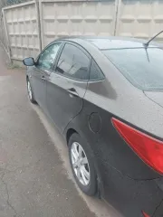 Hyundai Solaris 2015 года, седан. Государственный номер Т248HЕ124, VIN Z94СU41DBFR482243, номер кузова Z94СU41DBFR482243, номер двигателя FW558597. Цвет коричневый. Объем двигателя 1591 см³, мощность 123 л.с. Рабочее состояние не проверялось, видимых повреждений не имеет. Обременения: запреты…