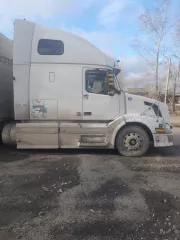 Грузовой автомобиль тягач седельный Volvo VNL64T 670, 2004 года выпуска, регистрационный номер О454РХ96, идентификационный номер (VIN): 4V4NC9TG65N371544.