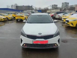 Автомобиль Kia Rio, седан, год выпуска 2021, VIN: Z94C241BBMR246175, цвет: белый-желтый-серый, государственный регистрационный номер: О301ВХ76
