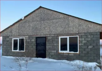 Объект незавершенного строительства 98,5 кв.м и земельный участок 700 кв.м Оренбургская обл Земельный участок, площадью 700 +/- 9 кв. м + объект незавершенного строительства (80% – степень готовности), площадью застройки 98,5 кв.м, расположенные по адресу: Российская Федерация, Оренбургская…