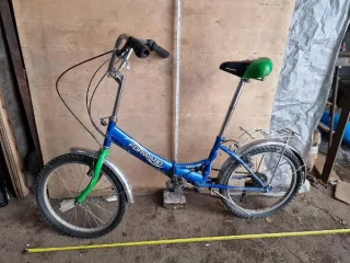 Велосипеды, самокаты, кресло-коляска, запчасти. Составной лот: велосипеды, самокаты, кресло-коляска, годные остатки отдельных узлов, деталей, агрегатов, материалов (в сборном виде) велосипедов. Подробный состав лота приведен в информационном сообщении. Состояние и недостатки имущества в…