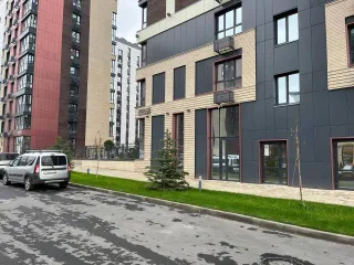 Трёхкомнатная квартира, назначение – жилое, общей площадью 79 кв.м, расположенная по адресу: Российская Федерация, Ростовская область, городской округ город Ростов-на-Дону, г. Ростов-на-Дону, ул. Берберовская, д. 9 строение 1, кв. 5, кадастровый номер: 61:44:0020202:1676, залог Сбербанк.