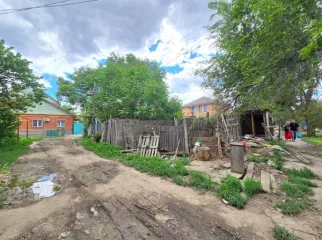 Право аренды земельного участка 400 кв.м, ИЖС, Астраханская область, г. Астрахань. Земельный участок площадью 400 кв.м., расположенный по адресу: Российская Федерация, Астраханская область, г.о. город Астрахань, г. Астрахань, ул. Льва Толстого с кадастровым номером 30:12:040079:380 с видом…
