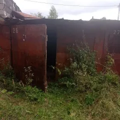 Нежилое здание гаража 16,9 кв.м, земельный участок 23 кв.м, Пермский край, г. Лысьва. 1-этажное нежилое здание гаража площадью 16,9 кв.м (59:09:0016503:537) по адресу: Пермский край, г. Лысьва, г.м. «п. Комсомольский от ул. Гайдара», 1 ряд, 26 место с земельным участком площадью 23 кв.м…