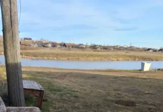 1/4 доля квартиры и 1/4 доля земельного участка в Красноярском крае. Еще 1/4 доля квартиры и 1/4 доля земельного участка в Красноярском крае. Еще 1/4 доли земельного участка площадью 1400 кв.м., назначение: Земли населённых пунктов. Адрес: Россия, Красноярский край, Ужурский район, п. Приреченск…