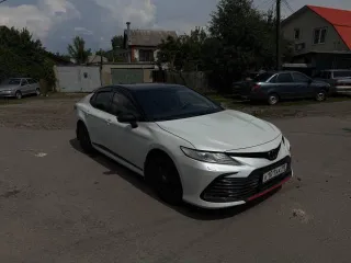 Toyota Camry 2021 года, 249 л.с., 253400 км, АКПП; Automobile Toyota Camry, gos.reg.znak H101XX98, VIN XW7BZ3HK60S116340, 2021 g.v., moshchnost dvig., l.s. (kW): 248.8 (183), tsvet: bely perlamutr s chernoy kryshey.