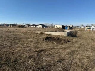 Земельный участок 1010 кв.м и дом 74,46 кв.м, Барнаул, Алтайский край. Земельный участок, расположенный по адресу: Российская Федерация, Алтайский край, г. Барнаул, п. Центральный, ул. Ярославская, дом 12, площадь 1010, уточненная площадь, погрешность 22.0 кв.м, категория: земли населенных пунктов…