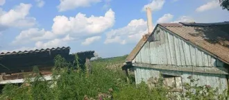 Доля дома 56.4 кв.м в Красноярском крае. 2/3 доли в жилом доме, площадь 56.4 кв.м., назначение: Жилое, количество этажей: 1, адрес: Россия, Красноярский край, Назаровский район, село Дорохово, улица Верхняя, дом 72, кадастровый номер: 24:27:1401004:88.