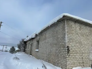 Нежилое здание общей площадью 357.8 кв.м, 2-этажное, год постройки 1985, расположенное по адресу: Ярославская область, Некрасовский район, Бурмакинский сельский округ, с.Бурмакино, ул.Заречная, д.32. Вместе с земельным участком площадью 634 кв.м, категория земель: земли населенных пунктов, вид…