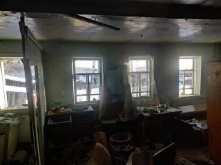 Жилой дом, площадь 27.7 кв.м., адрес: Россия, Челябинская обл., Ашинский р-н, г. Сим, ул. Школьная, дом 8, кадастровый номер: 74:03:0801041:2. Земельный участок, площадь 900 кв.м., адрес: Россия, Челябинская обл., Ашинский р-н, г. Сим, ул. Школьная, дом 8, кадастровый номер: 74:03:0801022:1.
