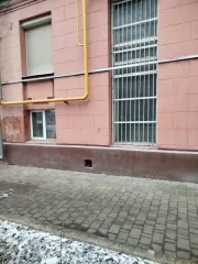 Нежилые помещения общей площадью 188 кв.м в Москве, район Хамовники, наб. Фрунзенская, д. 42. В состав комплекса входят: 1. Помещение I площадью 52.6 кв.м, расположенное на 1 этаже, кадастровый номер 77:01:0005018:3103. 2. Помещение 2/Ц площадью 135.4 кв.м, расположенное на цокольном этаже (этаж №…