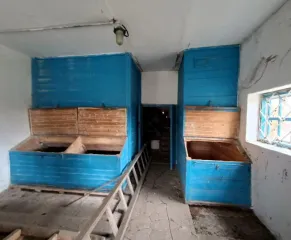 Здание кад № 26:09:020821:94 площадью 83.70 кв. м и земельный участок кад №26:09:020108:6 площадью 30044.00 кв. м по адресу: Ставропольский край, Туркменский район, село Камбулат, улица Комарова, дом 18.