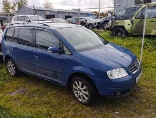 Volkswagen Touran 2006, универсал. VIN: WVGZZZ1TZ6W126067, 2006 г.в., госномер О617ХО39. Дизельный двигатель, мощность 77 кВт (105 л.с.). Цвет кузова синий.