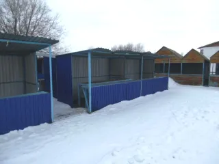 Торговые прилавки 44 штуки, киоски открытые 11 штук. Ознакомление с имуществом осуществляется по заявке по тел. 89048159915 или эл. адресу: chesaserg@mail.ru.