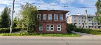 Земельный участок 395 кв.м и нежилое здание 304,4 кв.м, Архангельская область. Земельный участок площадью 395 кв.м, кадастровый номер 29:08:013101:628 (реестровый номер федерального имущества П11310007750), категория земель – земли населенных пунктов, вид разрешенного использования – общественное…