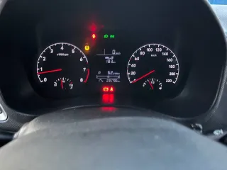 Hyundai Solaris 2017 года выпуска, VIN Z94K241BAJR057601, цвет: Серебристый. Залог в пользу АО «Экспобанк».