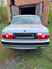 ГАЗ 31105 2008 года выпуска. VIN: X9631105081414179. Легковой седан, категория B. Цвет кузова серебристый. Двигатель бензиновый, модель 24L00HC297700328, объем 2429 см³, мощность 131.9 л.с. (97 кВт). Разрешенная максимальная масса 2000 кг, масса без нагрузки 1400 кг. Номер кузова 31105080182282…