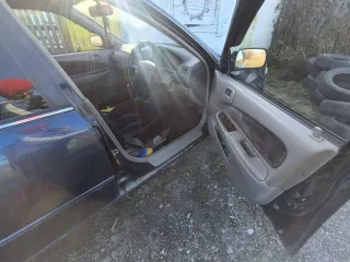 Toyota Sprinter 1998 года, 100 лс, 300000 км, АКПП. VIN отсутствует, кузов № H077749, цвет синий. Коробка затягивает при переключении. По кузову есть недостатки, имеются сколы. В правой стороне спереди не понятные стуки. Возможно наличие иных скрытых недостатков.