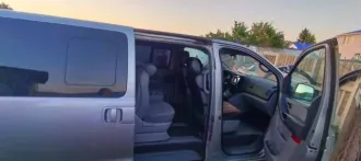 Hyundai Starex 2011 года, серый цвет. VIN: KMJWA37JBBU332444. Автомобиль видимых существенных повреждений не имеет, кроме естественных следов эксплуатации. На момент осмотра запустить двигатель и проверить возможность движения не представилось возможным, по неизвестным причинам (не завелся).