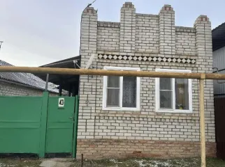 Жилой дом 52.2 кв.м и земельный участок 380 кв.м в Ставропольском крае. Дом, кадастровый номер 26:27:061302:314, одноэтажный, адрес: Ставропольский край, Советский район, г. Зеленокумск, ул. Лермонтова, д. 43. Земельный участок, кадастровый номер 26:27:061302:80, площадью 380 +/- 7 кв.м, расположен…