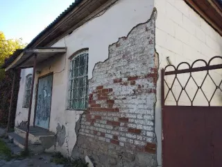 Земельный участок общей площадью 650 кв.м. с кадастровым номером: 43:41:000042:173, по адресу: Российская Федерация, Кировская область, г.о. город Вятские Поляны, г. Вятские Поляны, ул. Советская, з/у 15 с расположенным на нем объектом федерального имущества – нежилое здание общей площадью 212,4…