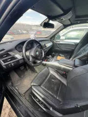 BMW Х5 XDRIVEVE35D, 2009 г.в., рег. номер: Е402ХК750, VIN: WBAFF01040L211527, объем двигателя 2993, мощность двигателя  кВт/л.с.  286  210.4 , цвет: черный, ПТС № 50РК897133, СТС 9918370698. Находится в залоге у ПАО  МТС Банк . Сел аккумулятор, долгий простой на парковке.