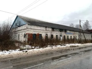 Нежилое здание хлебозавода с цехом безалкогольных напитков, кадастровый номер 29:09:080104:20, расположение: Российская Федерация, Архангельская обл., м.р-н Ленский, с.п. Сафроновское, с. Яренск, ул. Братьев Покровских, зд. 30, площадью 888,1 кв.м., расположенное на земельном участке с кадастровым…