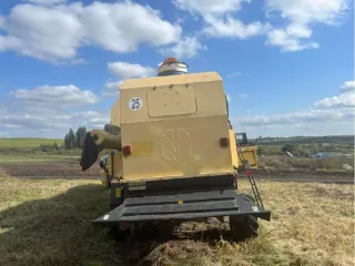 Зерноуборочный комбайн New Holland TC 5080 2007 года, заводской номер 589454004, двигатель номер 0470064, цвет желтый, исправен, на ходу