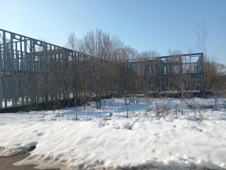 Объект незавершенного строительства, многоквартирный жилой дом, общей площадью 553.4 кв.м. Материал наружных стен — сталь. Расположен по адресу: Тверская область, Калязинский муниципальный округ, г. Калязин, ул. Волгостроя, строение 10/14. Кадастровый номер объекта: 69:11:0070216:438. Вместе с…