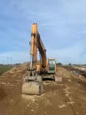 Экскаватор гусеничный Hyundai R300LC-9SH, заводской номер HHKHZ808LE0000183, 2014 год выпуска, госномер 58 УЕ 9248 (63 СВ 9366). Экскаватор гусеничный Hyundai R300LC-9S, заводской номер HHKHZ810LE0001178, 2014 год выпуска, госномер 58 УЕ 9241 (63 СВ 9362). Трактор ДТ-75 ДЕРС2 с буровой установкой…