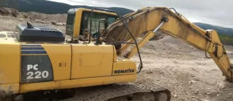 Экскаватор гусеничный Komatsu PC-300-6, 1999 г., заводской № (рамы) 31581, ГРЗ ММ804949. Местонахождение: Респ. Саха (Якутия), г. Олекминск, с. Авиапорт, ул. Кузьмина, д. 2.