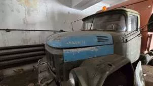 Грузовой самосвал ЗМЗ-5327, г.в. 1990, грн М300ОК 75RUS. Среднее неудовлетворительное состояние. Требует восстановления и проведения капитального ремонта основных агрегатов и узлов. Требует доукомплектации. Восстановление значительно затратно. Внешний вид неудовлетворительный. Грузовой автомобиль…