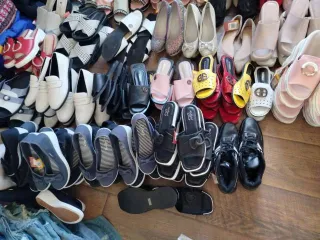 Женская обувь, в количестве 104 пары.