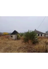 Дом 52,5 кв.м, нежилые здания 32,2 и 25,2 кв.м, земельный участок 2373 кв.м, Ростовская обл. Жилой дом, площадь: 52,5кв.м, кадастровый номер: 61:49:0060110:156, нежилое здание, площадь:32,2кв.м., кадастровый номер: 61:49:0060110:116, нежилое здание, площадь: 25,2кв.м., кадастровый…
