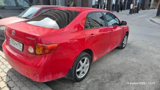 Toyota Corolla, 2007 года, 124 лс, 268074 км, АКПП, автомобиль на ходу, общее состояние удовлетворительное, салон тканевый со следами использования, осветительные приборы как внутри так снаружи в рабочем состоянии, имеются вмятины по кузову, автомобиль на литых дисках, пробег равен 268074 км…