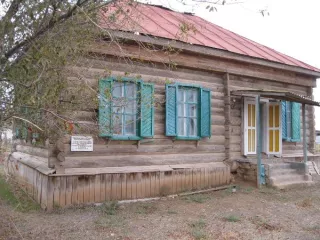 Объект культурного наследия "Дом, в котором в июле 1920г. проходил I-й общекалмыцкий съезд Советов" регистрационный номер в ЕГРОКН: 081710877080006, общей площадью 68,4 кв.м., расположенный по адресу: Республика Калмыкия, р-н. Яшкульский, п. Чилгир, ул. О.В.Демкина, д.19, РНФИ П12080001503 Нежилое…