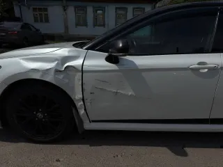 Toyota Camry 2021 года, 249 л.с., 253400 км, АКПП; Automobile Toyota Camry, gos.reg.znak H101XX98, VIN XW7BZ3HK60S116340, 2021 g.v., moshchnost dvig., l.s. (kW): 248.8 (183), tsvet: bely perlamutr s chernoy kryshey.