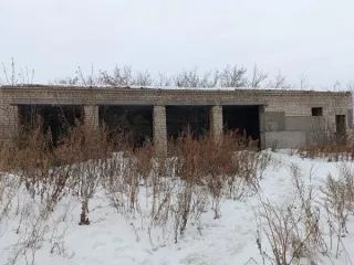 Объект  незавершенного строительства и земельный участок под ним Объект незавершенного строительства, расположенное по адресу: Челябинская область, Октябрьский р-н, с. Октябрьское, ул. Комсомольская, д. 38, общей площадью (проектируемое значение) 144 кв.м.,  с кадастровым номером 74:17:1004070:56…